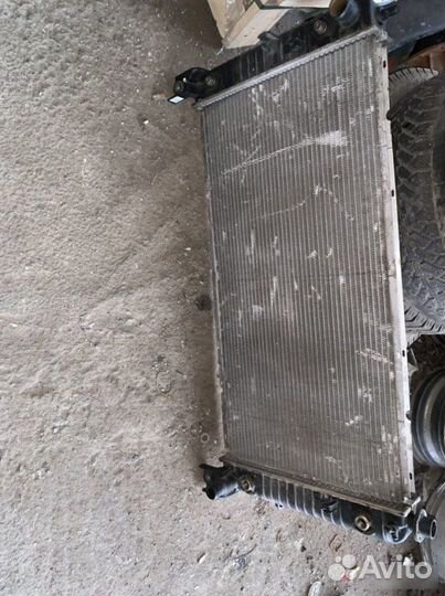 Радиатор охлаждения двигателя Cadillac Escalade