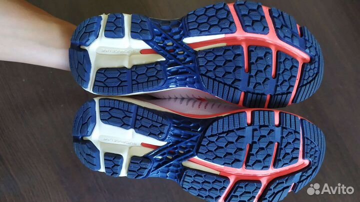 Кроссовки женские asics