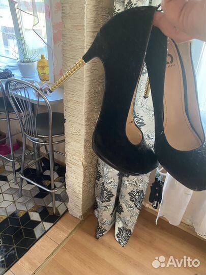 Женские вещи и обувь