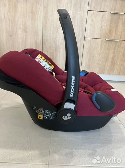 Автолюлька Maxi-Cosi cabriofix i-Size и адаптеры