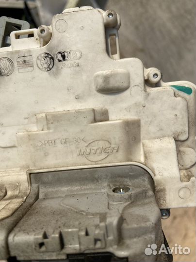 Замок передней правой двери Audi A3 8P