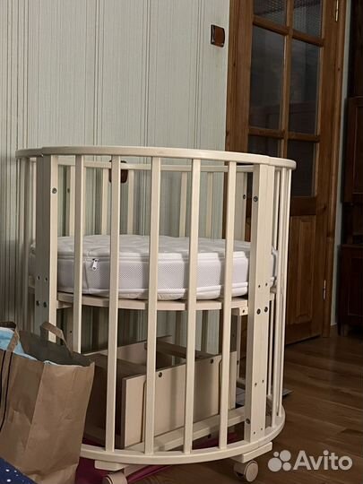 Кроватка для новорожденных с маятником