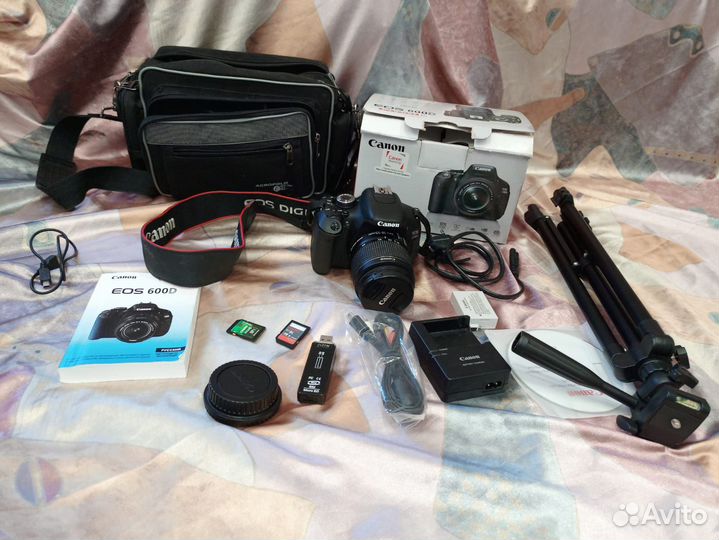 Зеркальные фотоаппараты Canon EOS 600D Kit