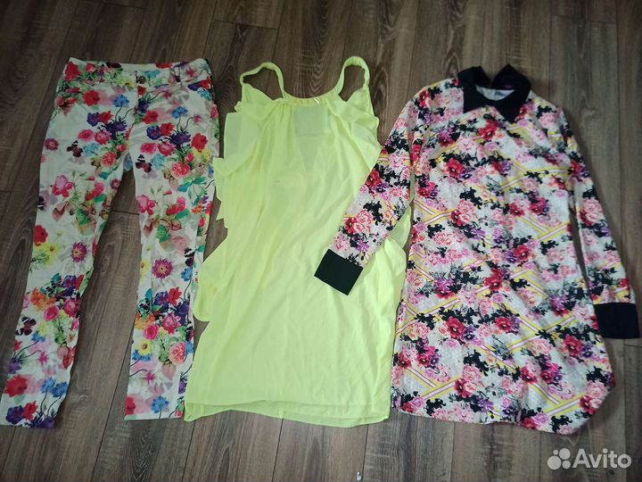 Два больших пакета вещей 44 в одни руки отдам