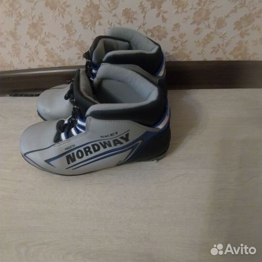Лыжные ботинки