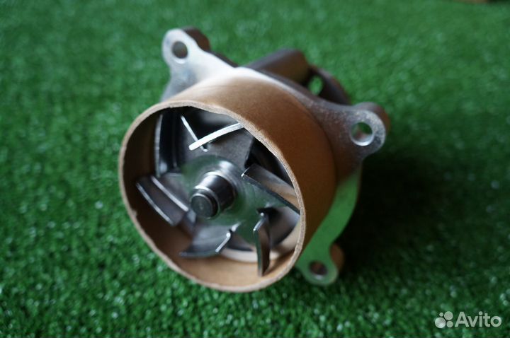 Насос водяной(помпа) 4.4TDV8 Range Rover- LR022688