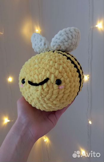 Вязаная игрушка шмель