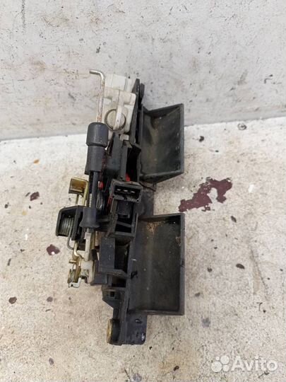 Замок двери багажника Ауди