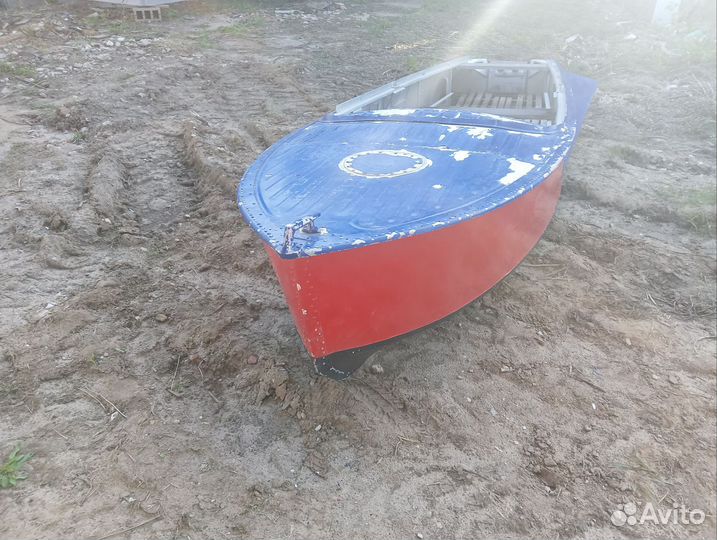 Лодка моторная
