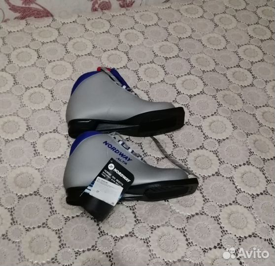 Лыжи беговые, палки и ботинки