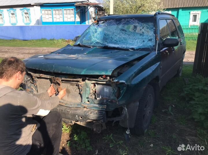 Subaru Forester 2.0 МТ, 1998, битый, 180 000 км