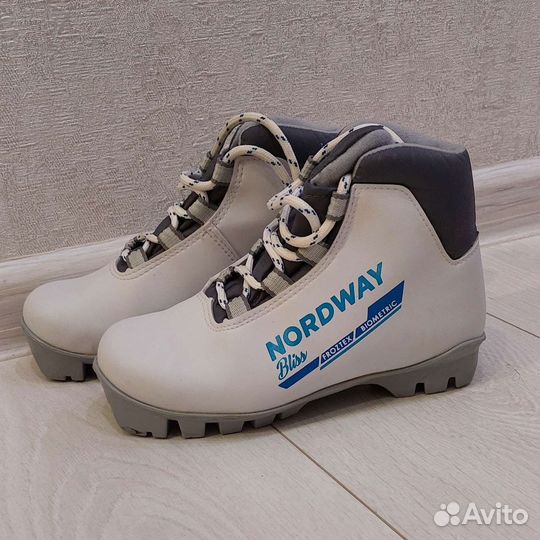 Лыжные ботинки