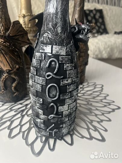 Шампанское с драконом к новому году