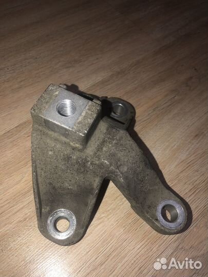 Ford Focus 3 Кронштейн кпп