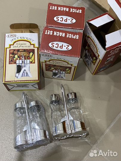 Солонка и перечница с салфетницей