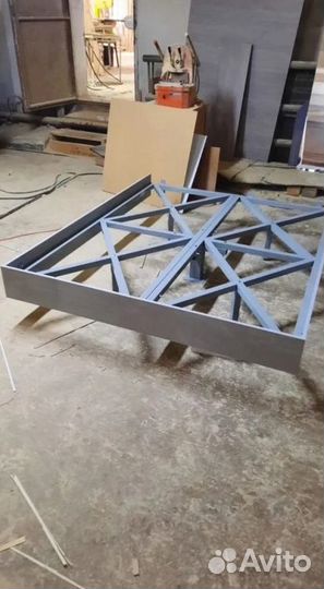 Парящие кровати в ассортименте