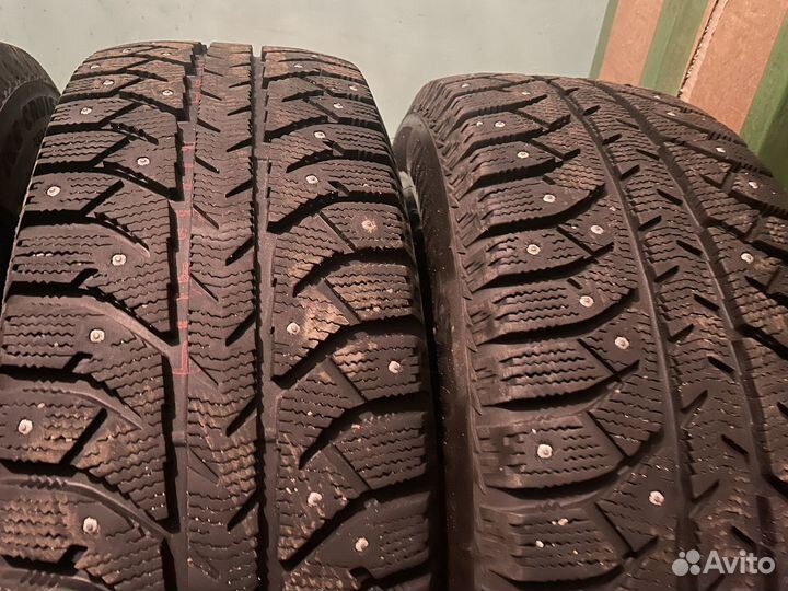 Bridgestone Ice Cruiser 7000S 215/65 R16