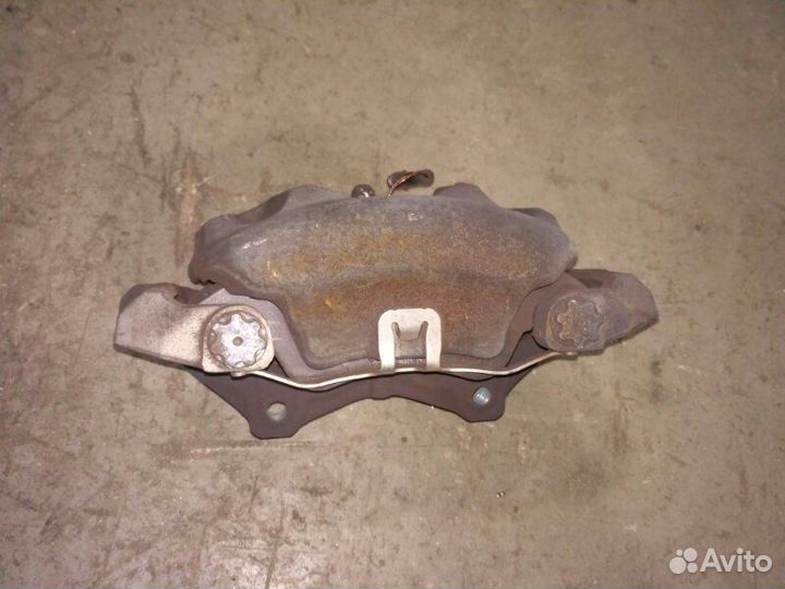 Суппорт передний правый Mercedes-Benz E-Class W212