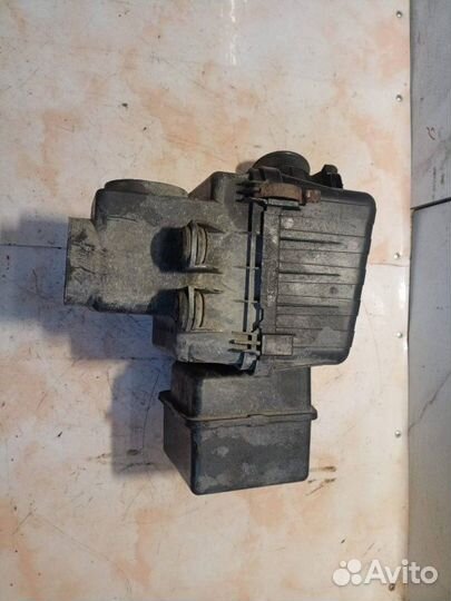 Корпус воздушногo фильтра Mitsubishi Galant 2000