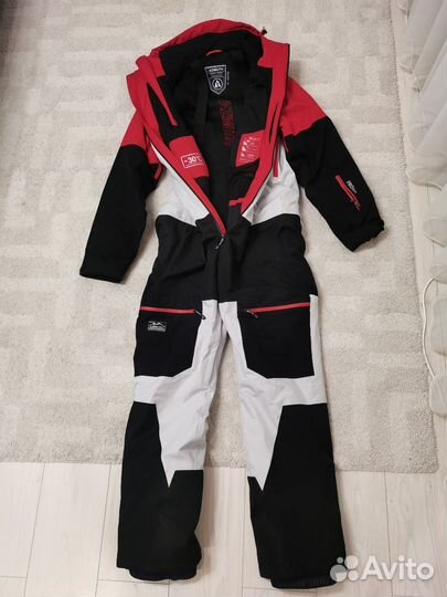 Сноубордический комбинезон мужской