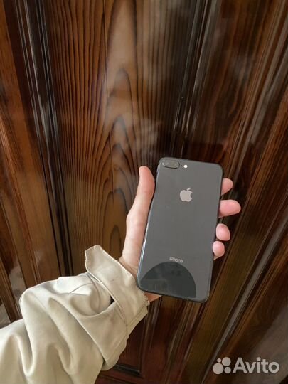 iPhone 8 Plus, 64 ГБ