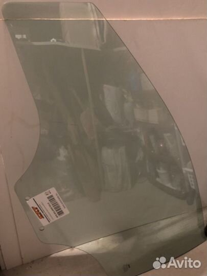 Стекло левое переднее на Киа Рио 2014г