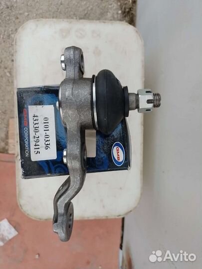 Опора шаровая правая Toyota Mark II 43330-29415