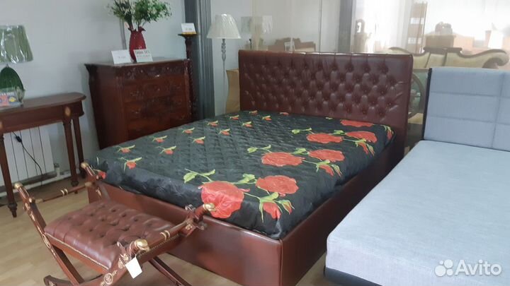 Кровать с подъемным механизмом