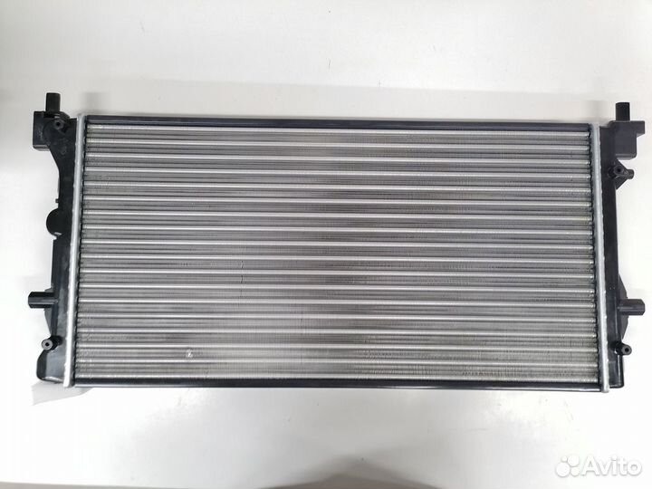Радиатор охлаждения двс WV Polo/Rapid/Fabia