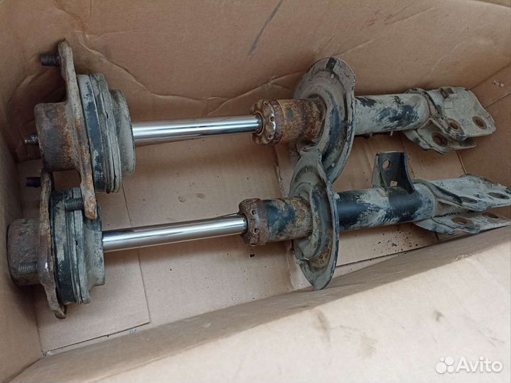 Амортизаторы KYB Стойки передние Kia Sportage 3