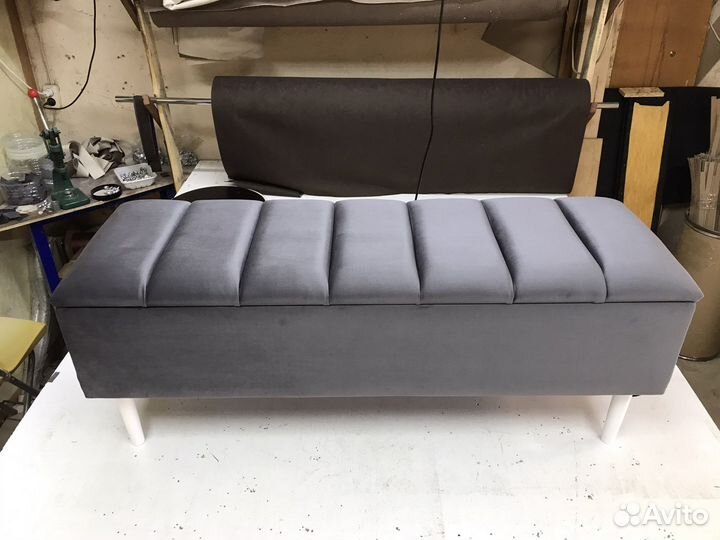 Банкетка в прихожую серая