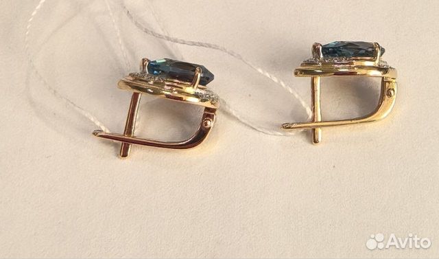 Золотые серьги с камнем