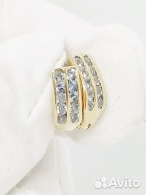 Золотые серьги с камнем