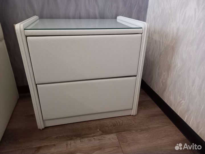 Тумбочка белая прикроватная экокожа Эльба мебель