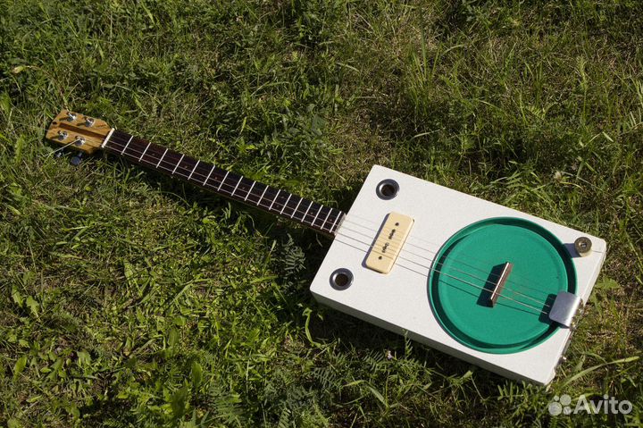 Резонаторная гитара / Сигарбокс