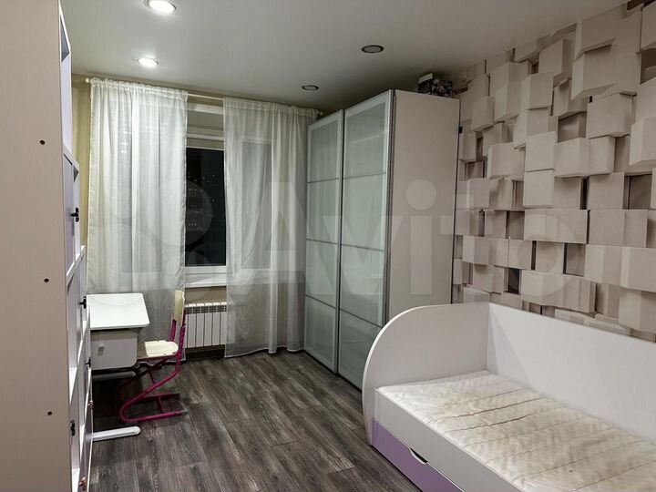 3-к. квартира, 80 м², 8/10 эт.