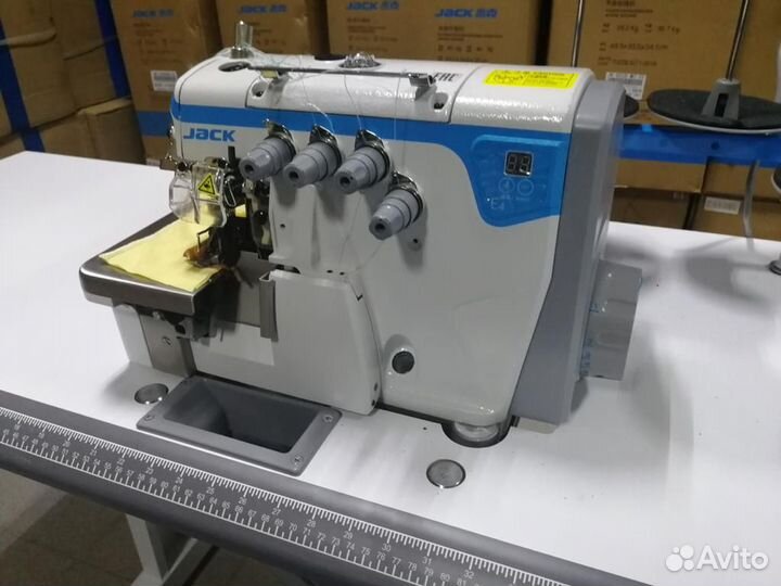 Оверлок для трикотажа 4х нитка со столом Jack E4