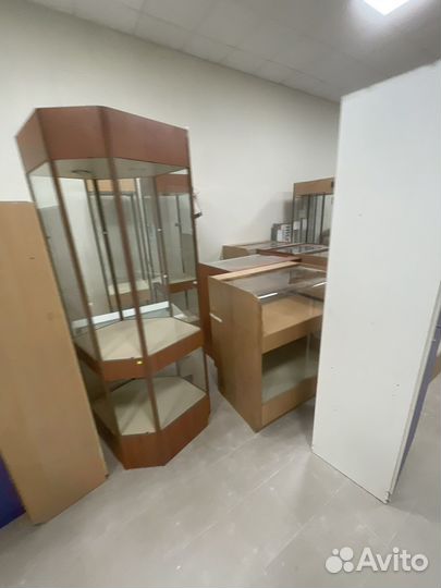 Торговые витрины и стеллажи бу