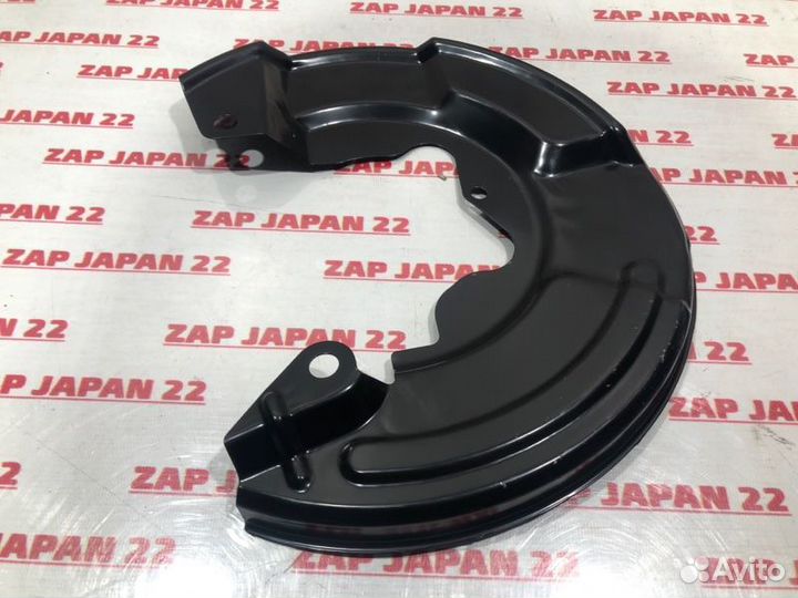 Кожух тормозного диска передний правый Mitsubishi