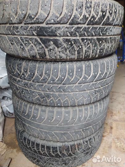 Bridgestone Ice Cruiser 7000 215/60 R16