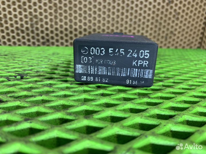 Реле топливного насоса Mercedes w124