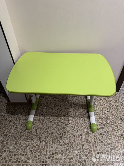 Парта, стол для школьника