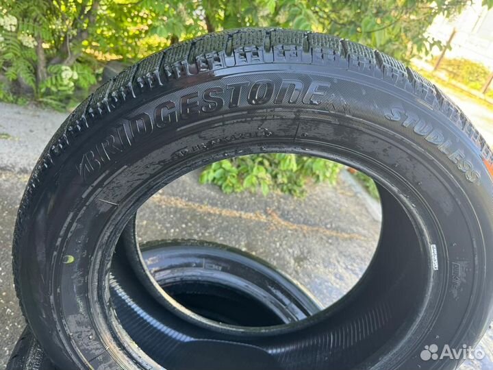 Bridgestone Blizzak Revo2 215/60 R17