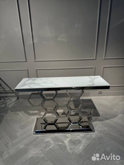 Дизайнерский стол