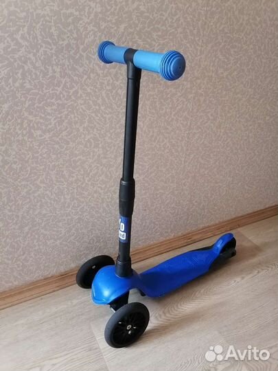 Самокат трехколесный