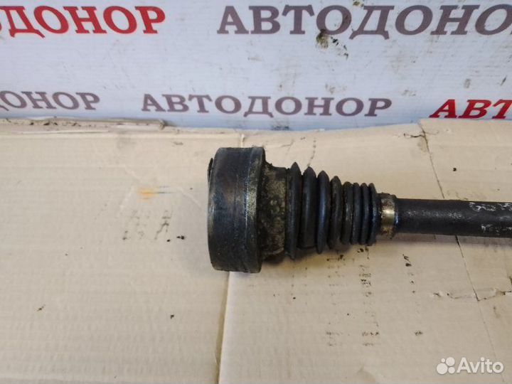 Полуось привод передний правый Volkswagen Golf 3