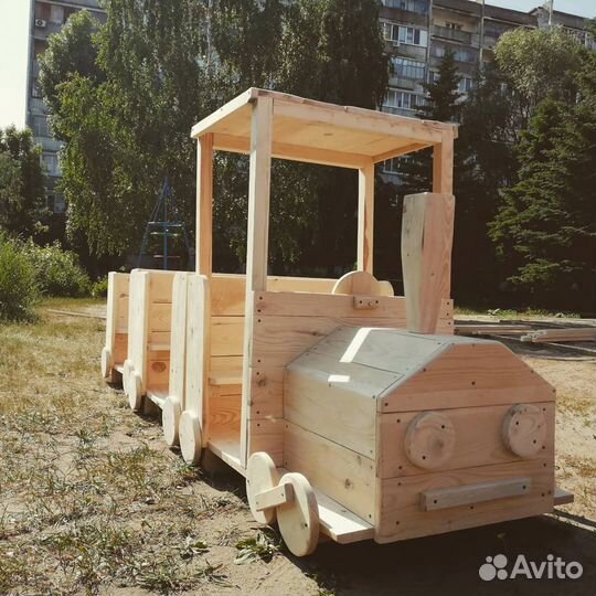 Паровозик деревянный для детской площадки