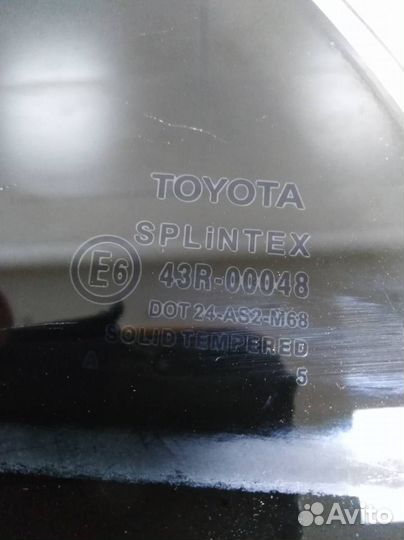 Стекло двери задней левой форточка Toyota Avensis