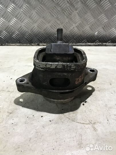 Опора двигателя правая Land Rover Range Rover 3