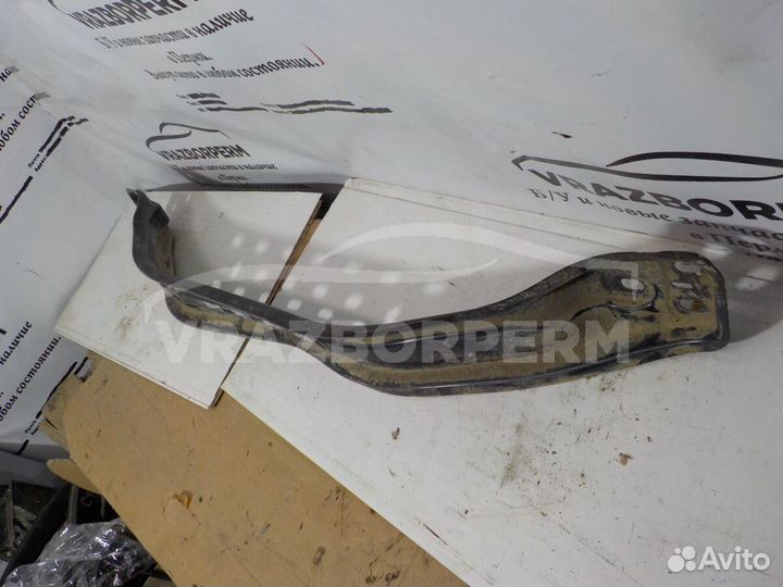 Усилитель бампера Toyota RAV 4